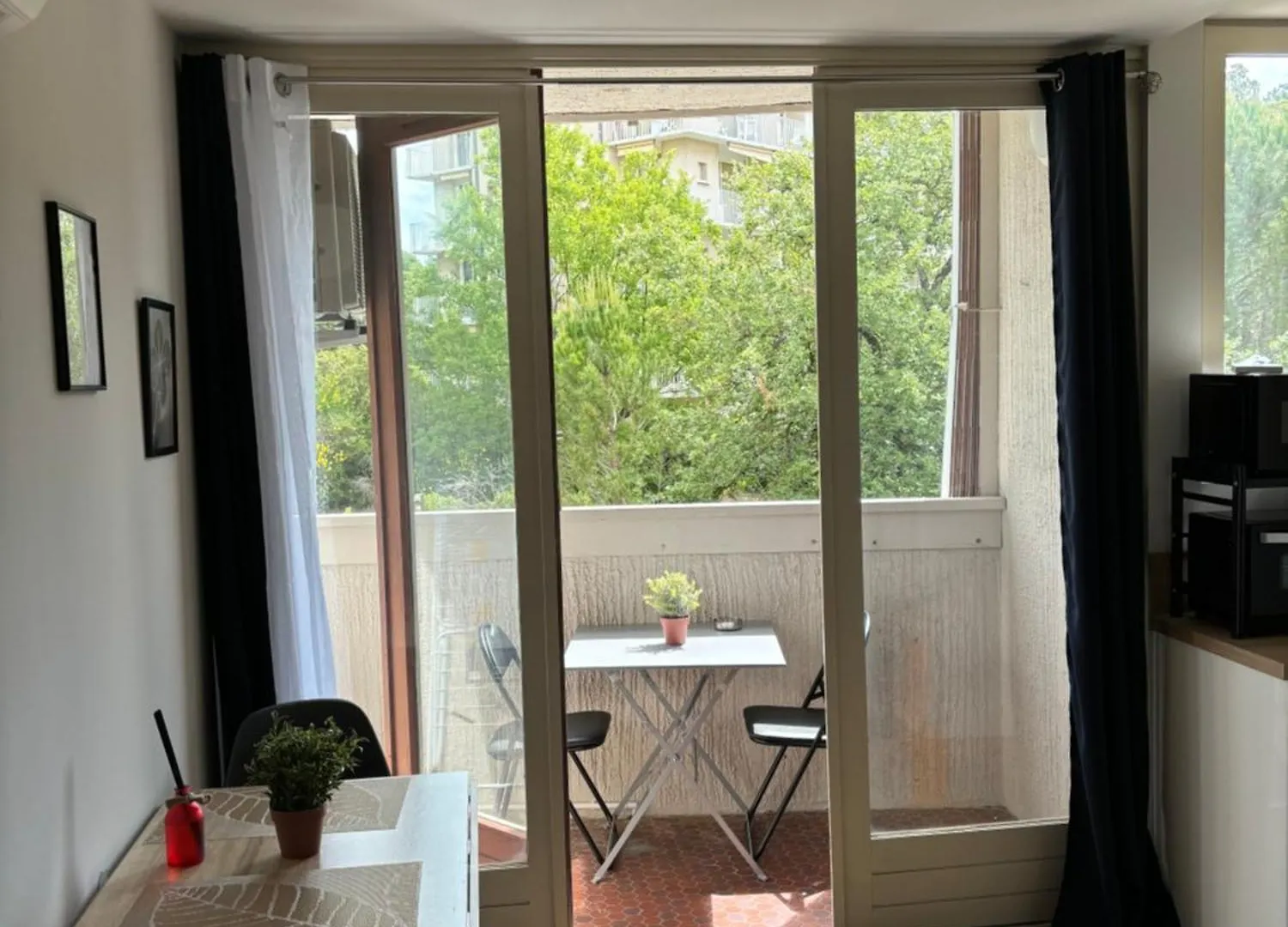 Greoux Apartment